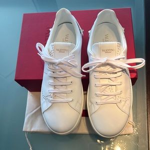 -Woman’s sneakers Valentino size 10-40 white
